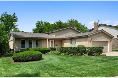 1828 E Peachtree Drive, Arlington Heights, IL 60004 - Photo 1