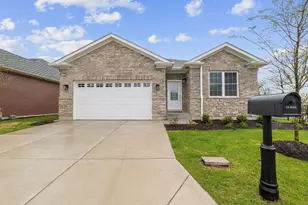 202 Donmor Dr, Bloomingdale, IL 60108 - Photo 1