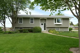 1701 Radnor Ct, Geneva, IL 60134 - Photo 1