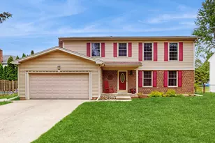 1056 Boxwood Dr, Crystal Lake, IL 60014 - Photo 1