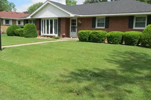206 Vermont St, Momence, IL 60954 - Photo 1