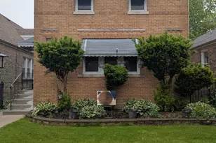 10421 S Prairie Ave, Chicago, IL 60628 - Photo 1