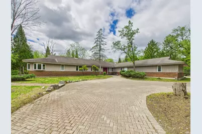 18 Alexandra Drive, Libertyville, IL 60048 - Photo 1