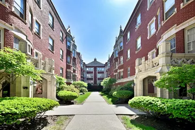 226 N Oak Park Avenue #3N, Oak Park, IL 60302 - Photo 1