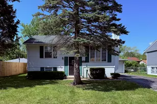 141 E Mulberry Dr, Glenwood, IL 60425 - Photo 1