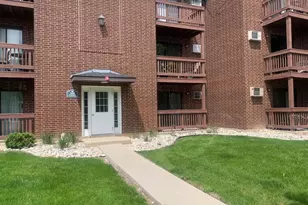 330 Shorewood Dr, Glendale Heights, IL 60139 - Photo 1