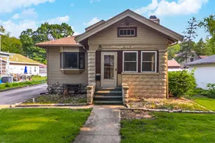 217 W Moulton St, Pontiac, IL 61764 - Photo 1