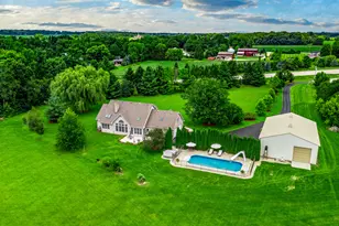 724 Reynolds Rd, Sycamore, IL 60178 - Photo 1