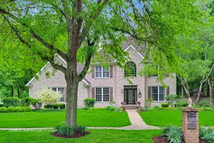 792 Black Walnut Dr, Sugar Grove, IL 60554 - Photo 1