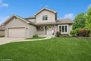 810 Tamarac Dr, Algonquin, IL 60102 - Photo 1