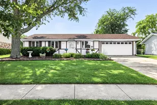 811 Sienna Dr, Schaumburg, IL 60193 - Photo 1