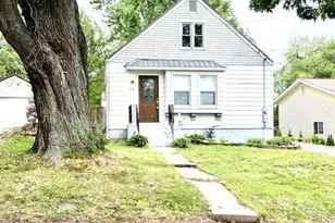 913 Academy St, Dixon, IL 61021 - Photo 1