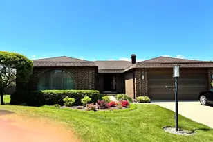 4525 Lindenwood Ln, Northbrook, IL 60062 - Photo 1