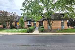 2 Oak Creek Dr, Buffalo Grove, IL 60089 - Photo 1