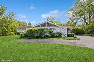 325 7 Pines Cir, Highland Park, IL 60035 - Photo 1