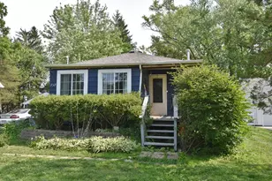 717 Carlisle Rd, Batavia, IL 60510 - Photo 1