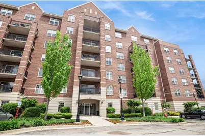 390 W Mahogany Court #406, Palatine, IL 60067 - Photo 1