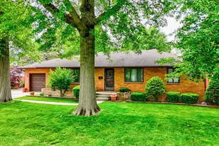 914 Laura Ave, Streator, IL 61364 - Photo 1