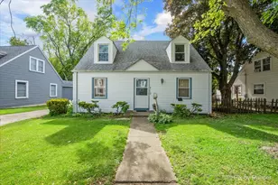 510 S Alfred Ave, Elgin, IL 60123 - Photo 1