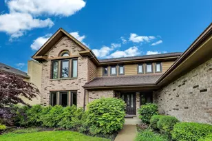 450 Newtown Dr, Buffalo Grove, IL 60089 - Photo 1