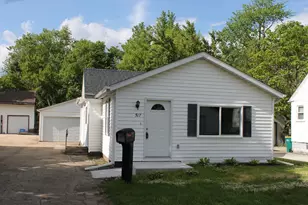 517 Victor St, Sycamore, IL 60178 - Photo 1