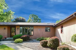 105 N Aspen Dr, Cortland, IL 60112 - Photo 1