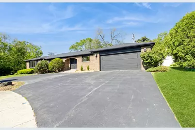 26 Marina Drive, Des Plaines, IL 60016 - Photo 1