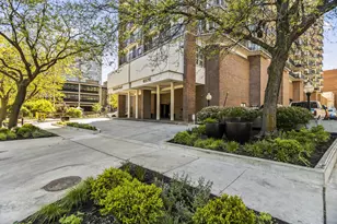 4170 N Marine Dr, Chicago, IL 60613 - Photo 1