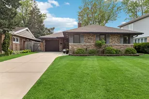 512 N Rose Ave, Park Ridge, IL 60068 - Photo 1