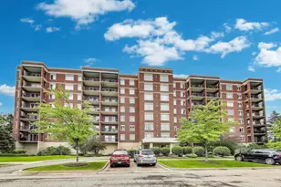 5555 N Cumberland Ave, Chicago, IL 60656 - Photo 1