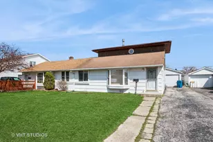 8743 S Beck Pl, Hometown, IL 60456 - Photo 1