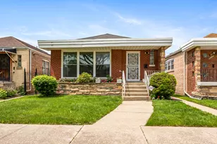 8952 S East End Ave, Chicago, IL 60617 - Photo 1