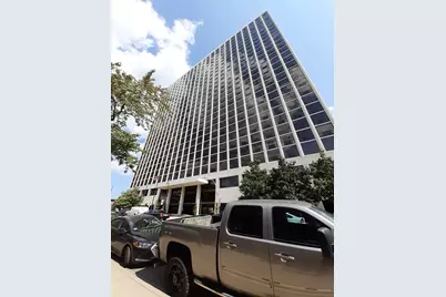 4343 N Clarendon Avenue #405, Chicago, IL 60613 - Photo 1