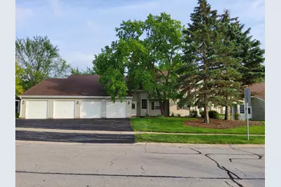 537 E Shagbark Lane #B, Streamwood, IL 60107 - Photo 1