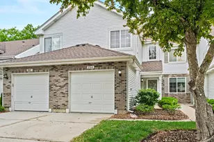 266 Sierra Pass Dr, Schaumburg, IL 60194 - Photo 1