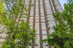 525 W Hawthorne Pl, Chicago, IL 60657 - Photo 1