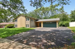 6100 Ridgeway Dr, Woodridge, IL 60517 - Photo 1