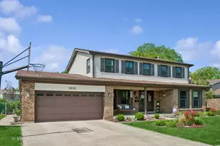1910 E Crabtree Dr, Arlington Heights, IL 60004 - Photo 1