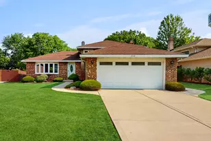 1510 W Goldengate Dr, Addison, IL 60101 - Photo 1