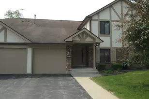 917 Knottingham Ln, Schaumburg, IL 60193 - Photo 1