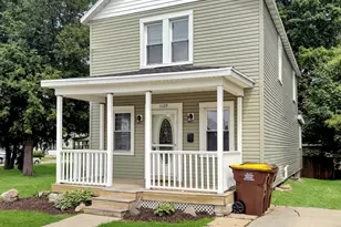 1109 S Locust Ave, Freeport, IL 61032 - Photo 1