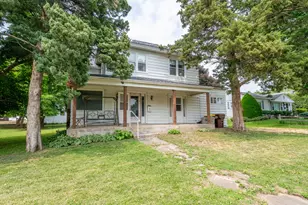 4 E Lincoln St, Mount Morris, IL 61054 - Photo 1