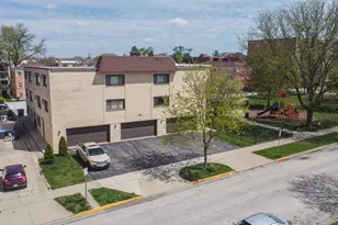 1258 Brown St, Des Plaines, IL 60016 - Photo 1