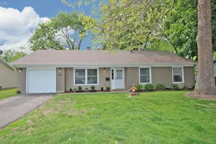 215 Hobble Bush Dr, Lake Zurich, IL 60047 - Photo 1