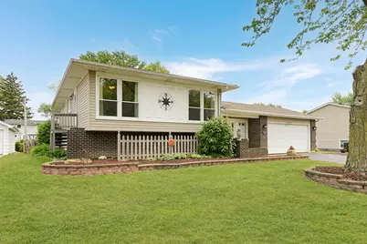 7135 Hawthorne Avenue, Woodridge, IL 60517 - Photo 1