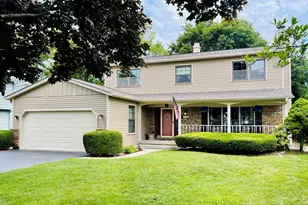 17581 W Summit Dr, Grayslake, IL 60030 - Photo 1