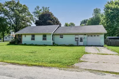 300 S Bentley Street, Pontiac, IL 61764 - Photo 1