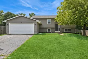 1015 Bonita Ln, McHenry, IL 60050 - Photo 1