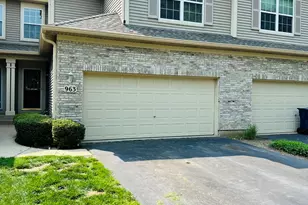 963 Oak Ridge Blvd, Elgin, IL 60120 - Photo 1