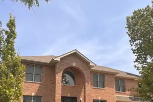 805 S Chatham Ave, Addison, IL 60101 - Photo 1